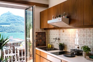 Kjøleskap, mikrobølgeovn, kaffetrakter/tekoker og vannkoker