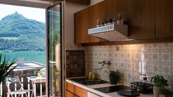 Coffee/tea maker, fridge, microwave, electric kettle