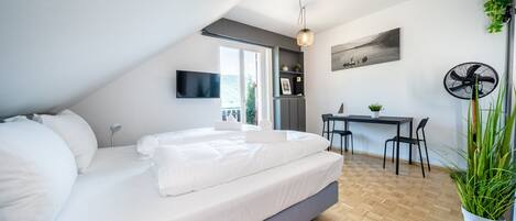 1 bedroom, free WiFi, bed sheets