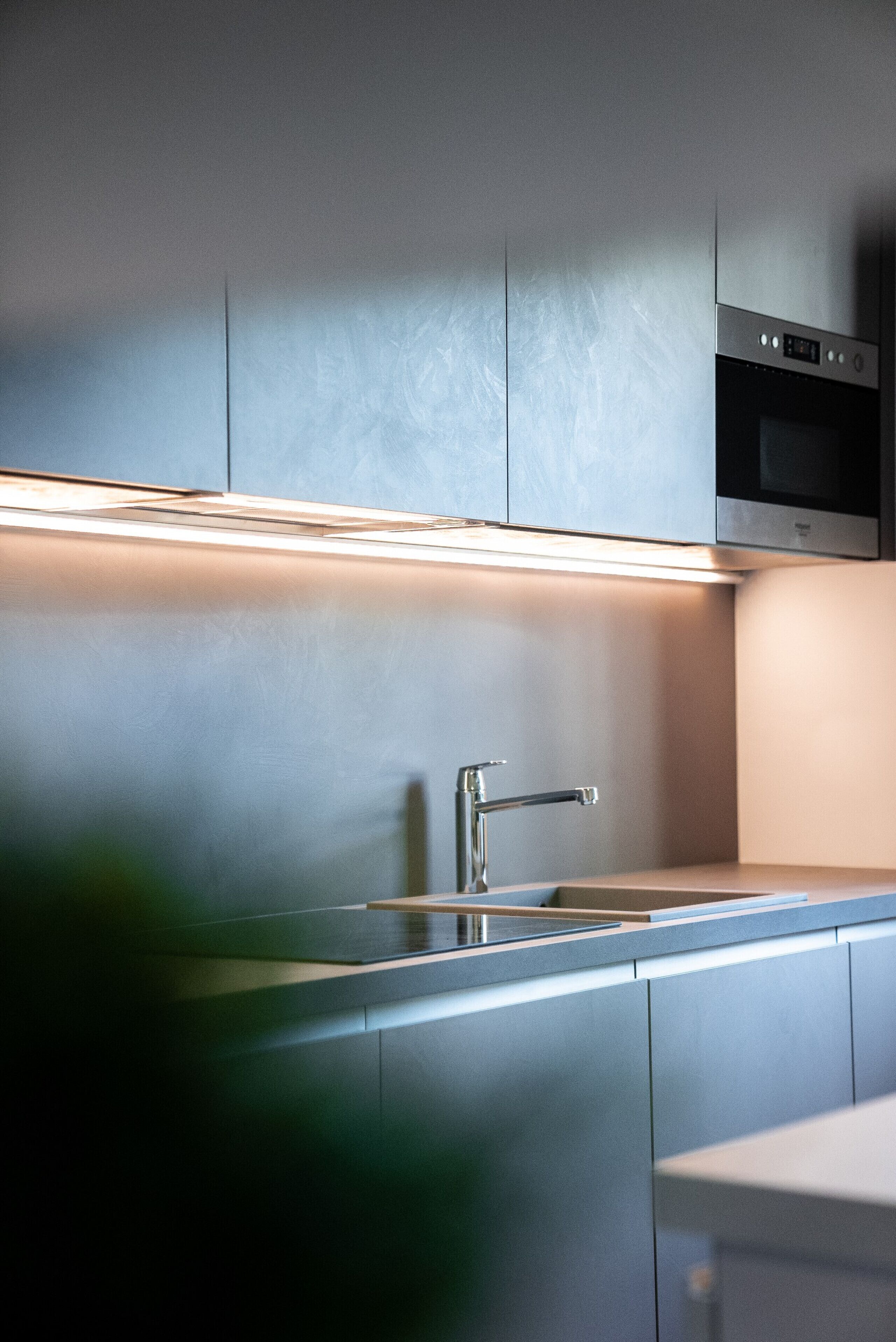 Coffee/tea maker, fridge, microwave, dishwasher