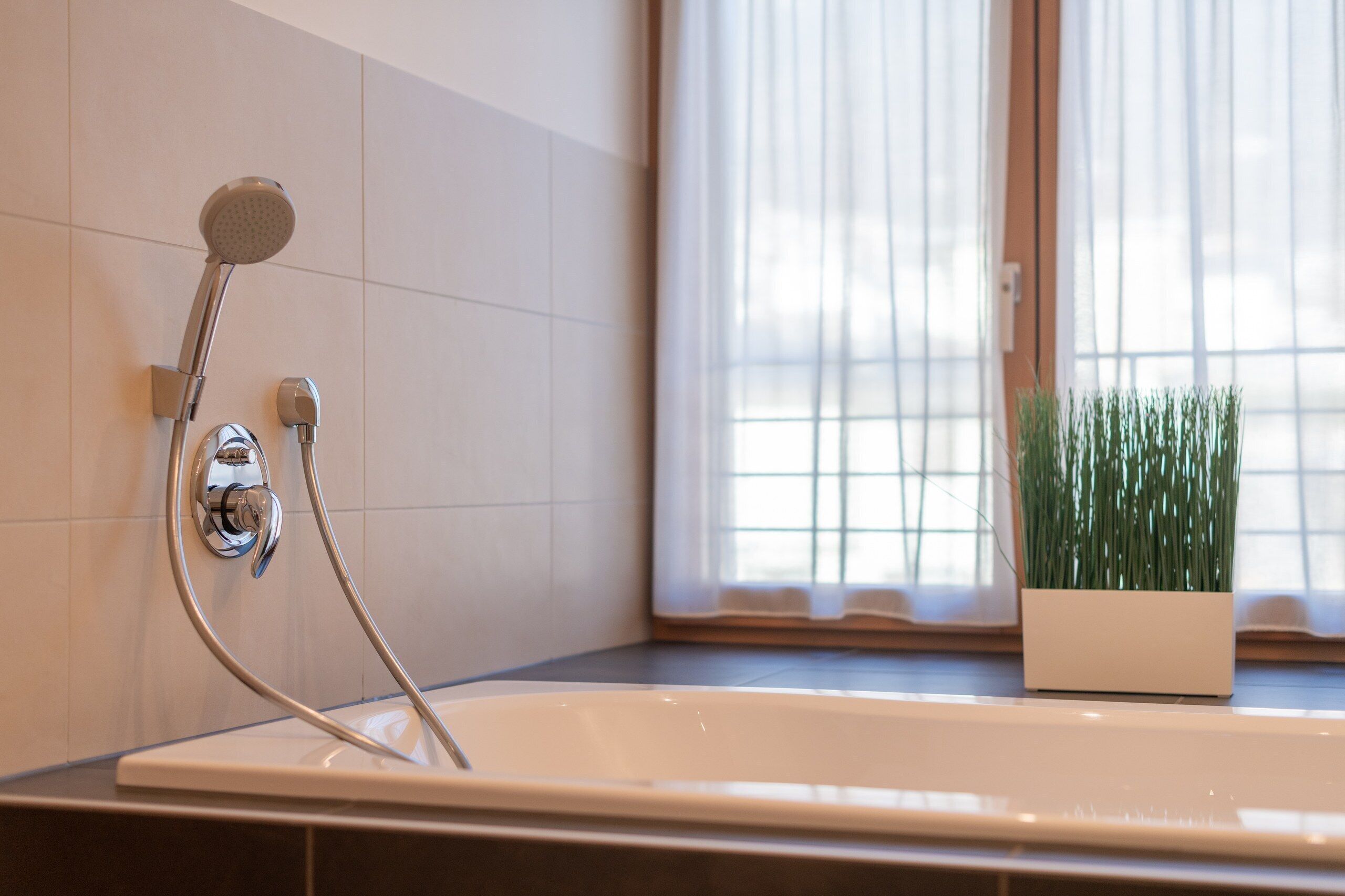 Regadera, secadora de cabello, bidet, toallas 