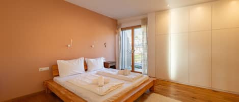 3 bedrooms, free WiFi, bed sheets