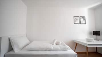 2 bedrooms, WiFi (free), bed sheets