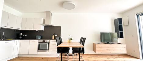 Coffee/tea maker, fridge, oven, dishwasher
