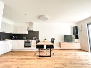 Coffee/tea maker, fridge, oven, dishwasher