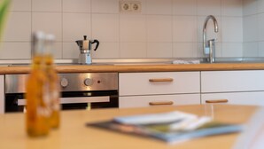 Coffee/tea maker, fridge, oven, electric kettle