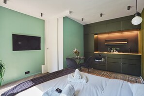 1 bedroom, iron/ironing board, bed sheets - Superb New Studio in Neuilly Porte Maillot (Neuilly-sur-Seine)