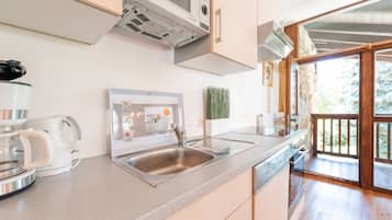 Fridge, microwave, oven, dishwasher