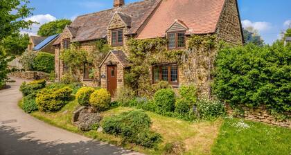 Tom Callows - Gorgeous Rural Cottage in Oxfordshire