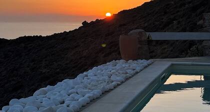 Private 3-bedroom villa with private pool and breathtaking view in Kythnos