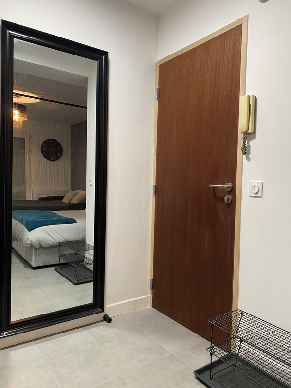 2 bedrooms, bed sheets