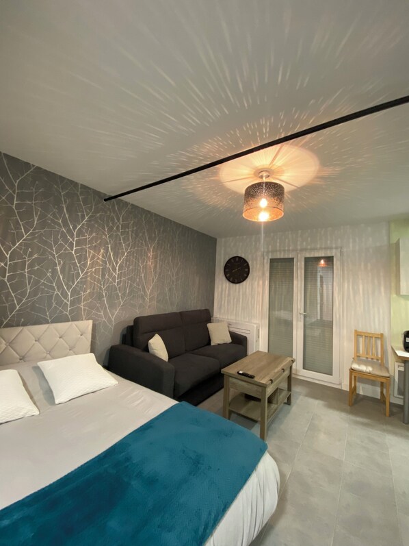 2 bedrooms, bed sheets