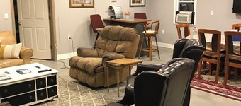 A beautiful rustic cabin with outdoor activities. Small groups, or big families.