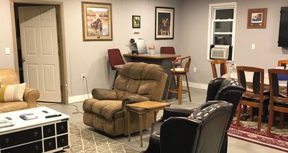 A beautiful rustic cabin with outdoor activities. Small groups, or big families.