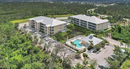 5 Star Condo! Minutes to Boca & Manasota Beaches! January till 28th still avail