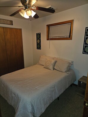 2 bedrooms, WiFi, bed sheets