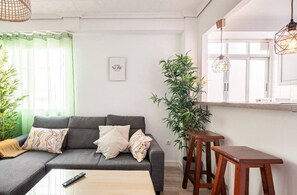 Appartement, 3 chambres | Coin séjour