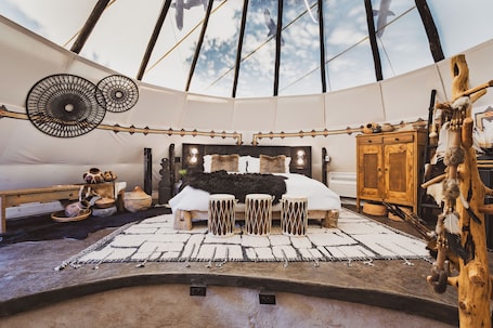 1 bedroom, bed sheets. Lobo Tipi unique stay at El Mistico Ranch