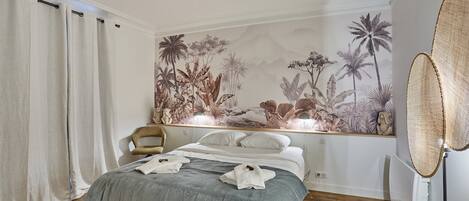 Apartamento | Ferros/tábuas de passar roupa, roupa de cama