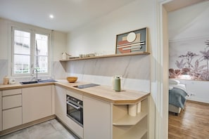Appartement | Cuisine privée | Réfrigérateur, micro-ondes, four, plaque de cuisson