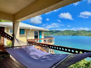Property grounds - 3 Bedroom Oceanfront Villa with Endless Blue Views (Coral Bay)