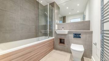 Artículos de higiene personal ecológicos, toallas, jabón y champú