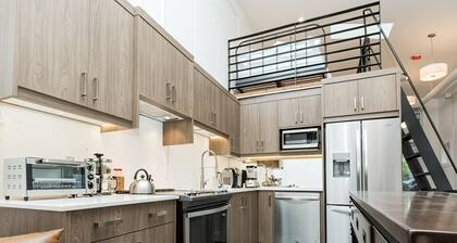 Skyline Penthouse |BBQ, Sleeps 8