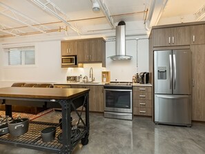 Kühlschrank, Mikrowelle, Geschirrspüler