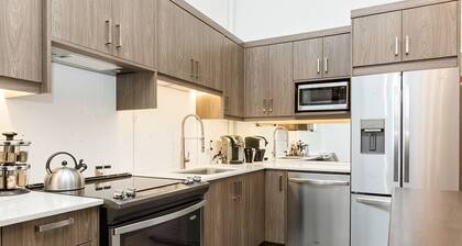 Modern Loft Haven | BBQ, Sleeps 6 |