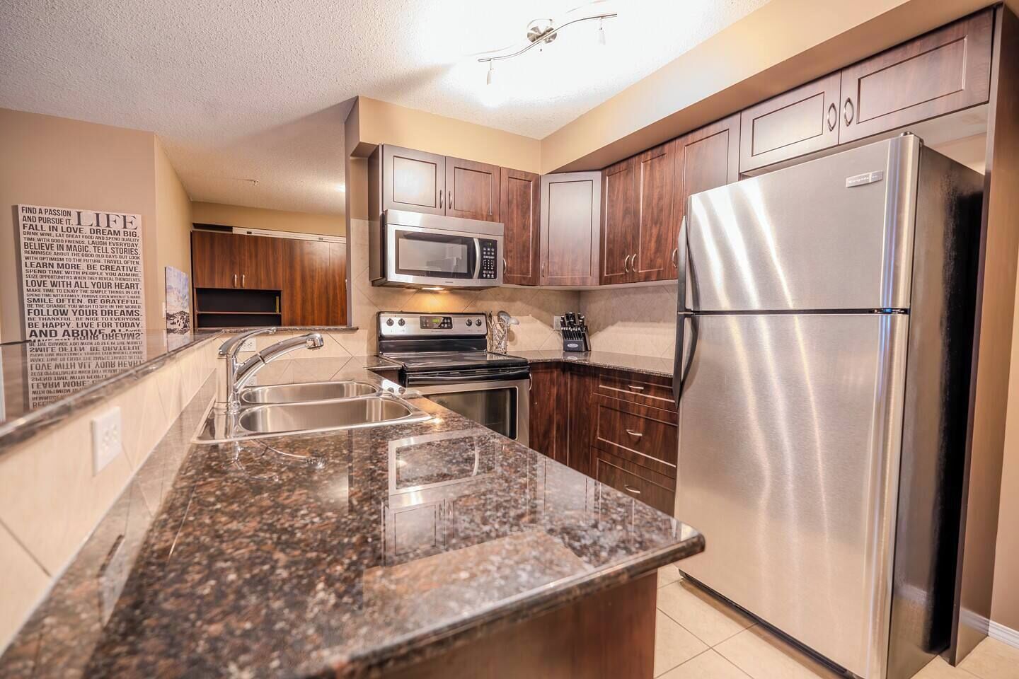 冰箱、微波炉、烤箱、炉灶