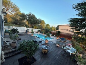 Outdoor dining - Quiet house near Montpellier in a village on the edge of a forest (Teyran)