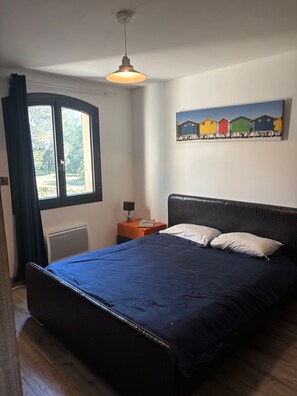 Iron/ironing board, WiFi, bed sheets - Quiet house near Montpellier in a village on the edge of a forest (Teyran)