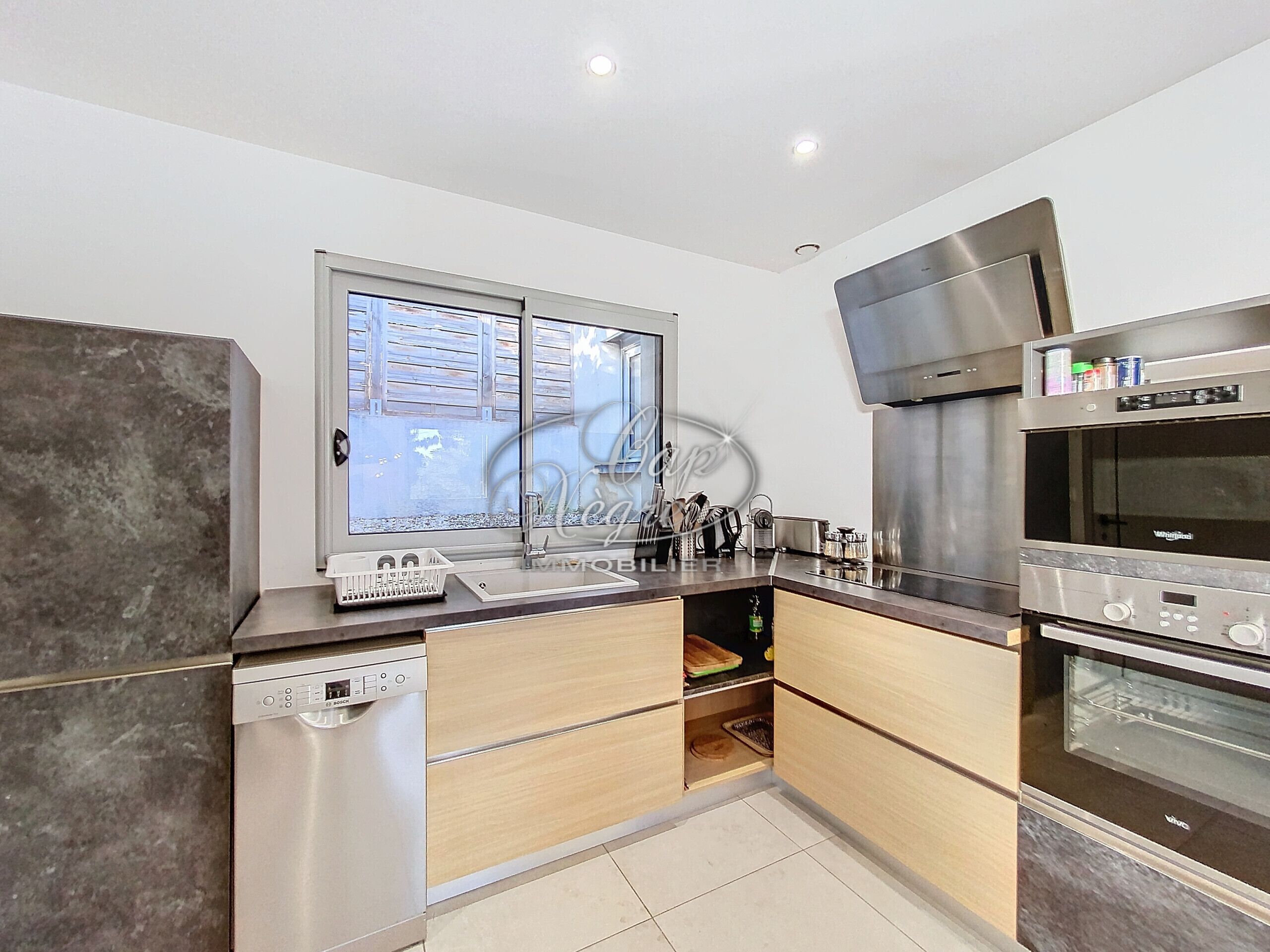 Réfrigérateur, micro-ondes, four, lave-vaisselle