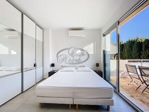 2 habitaciones y tabla de planchar con plancha 