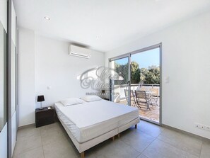 2 habitaciones y tabla de planchar con plancha 