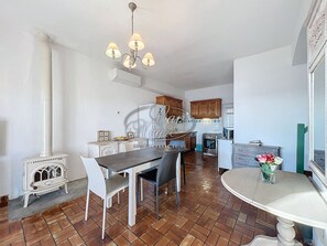 Réfrigérateur, micro-ondes, four, lave-vaisselle