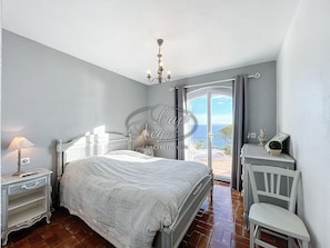 4 bedrooms, iron/ironing board, free WiFi