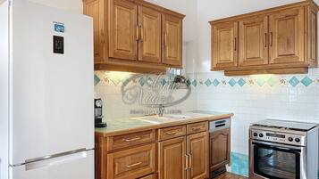 Réfrigérateur, micro-ondes, four, lave-vaisselle