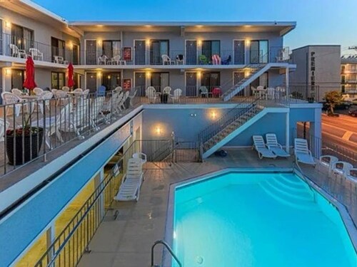 Condo in Wildwood, 1.5 blocks from the beach