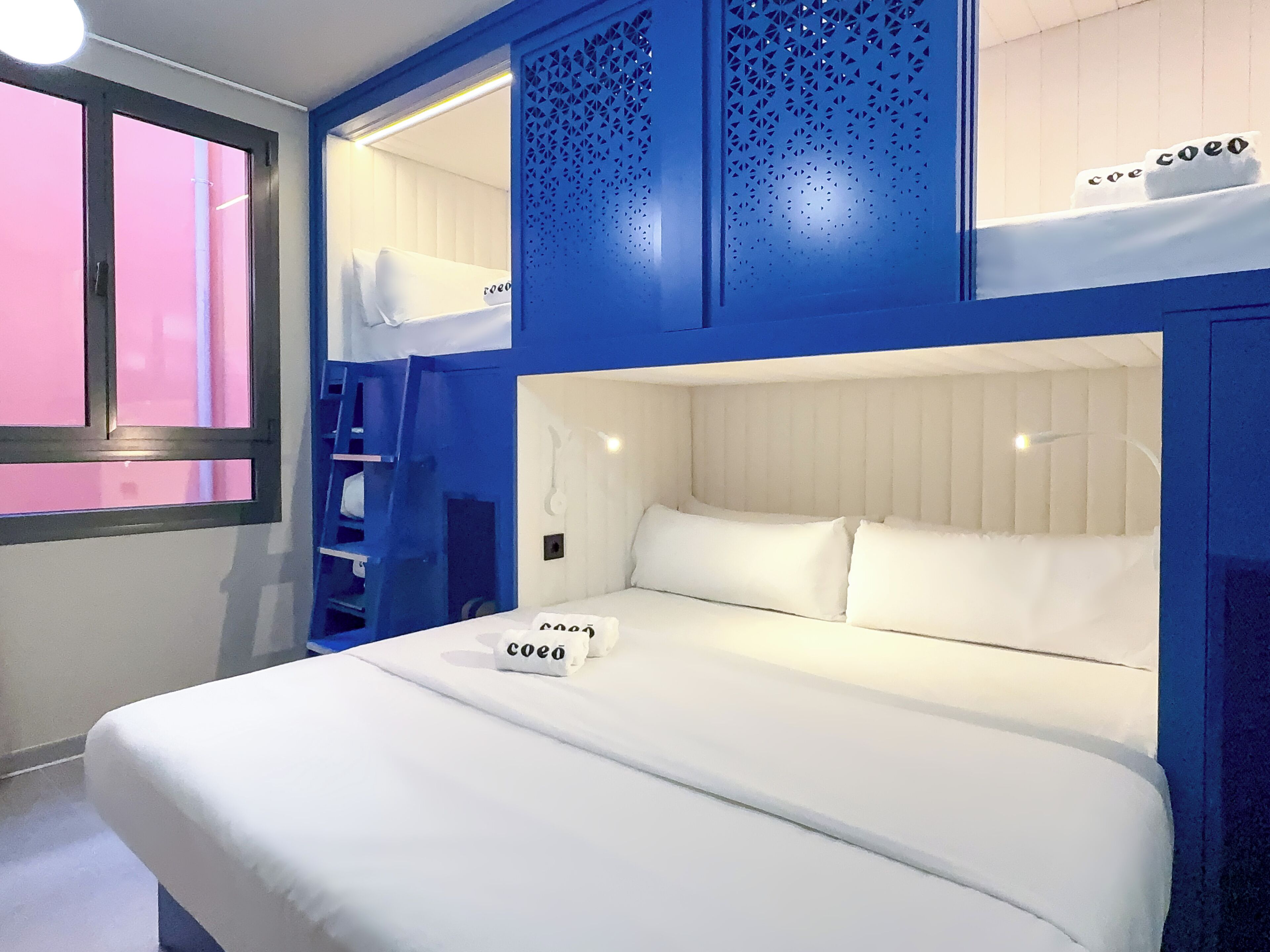 Huone, oma kylpyhuone (with Double + Bunk Beds) | Ilmainen Wi-Fi