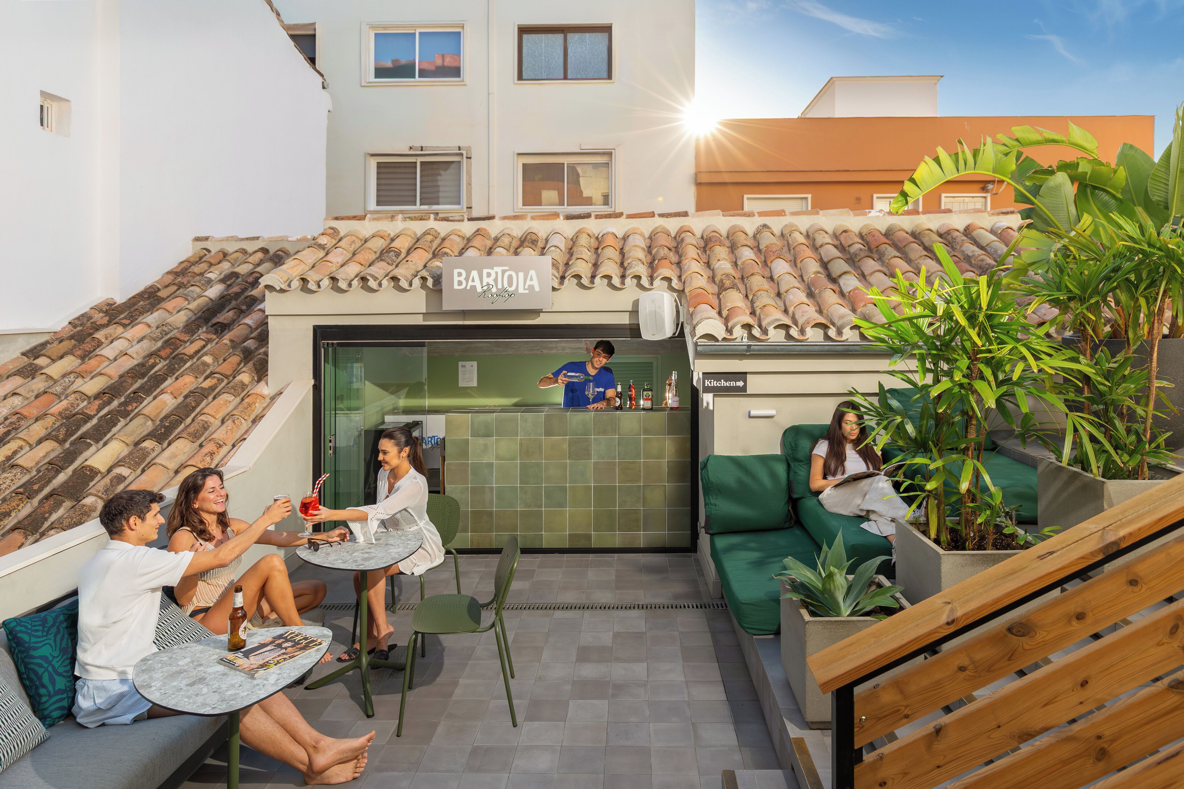 Photo - Coeo Hernan Ruiz Rooftop Pool Hostel
