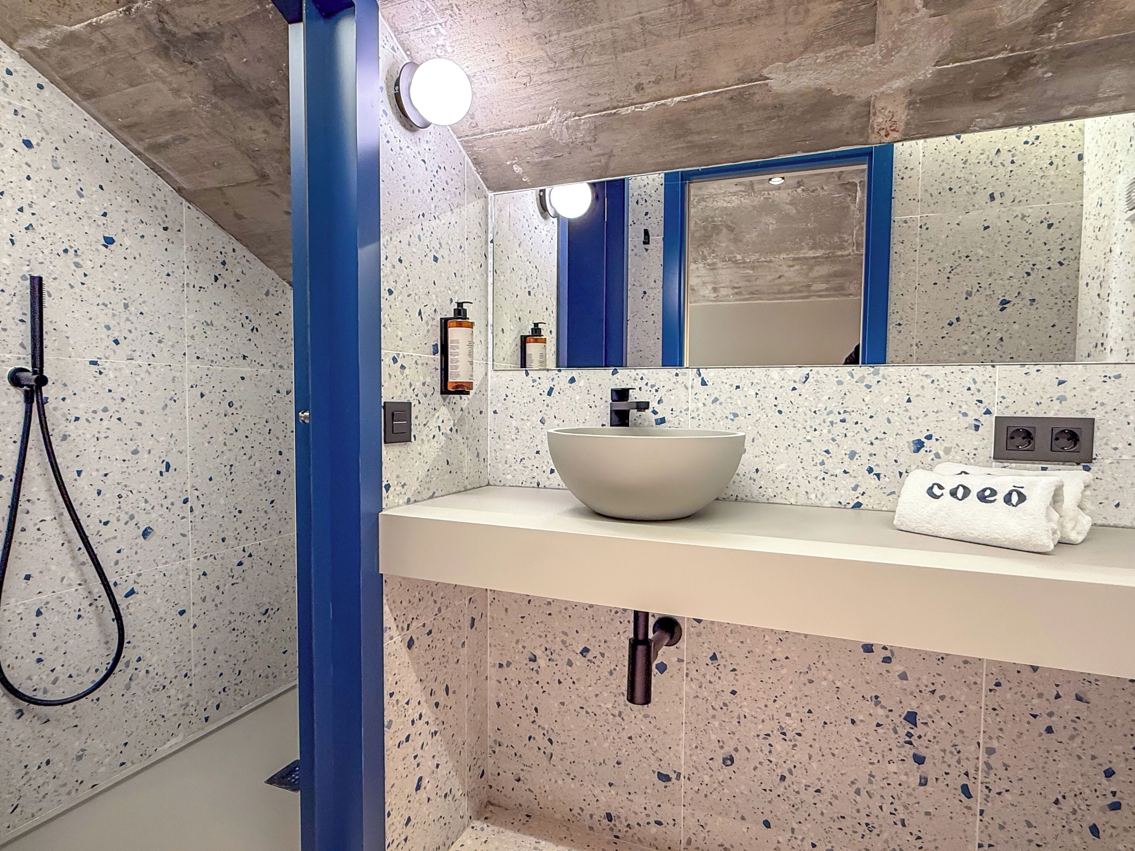 Photo - Coeo Hernan Ruiz Rooftop Pool Hostel