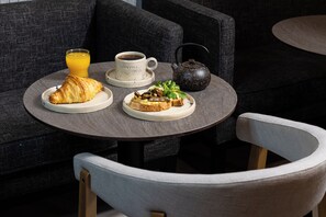 Morgenmad tilberedt efter bestilling hver dag (14 EUR pr. person)