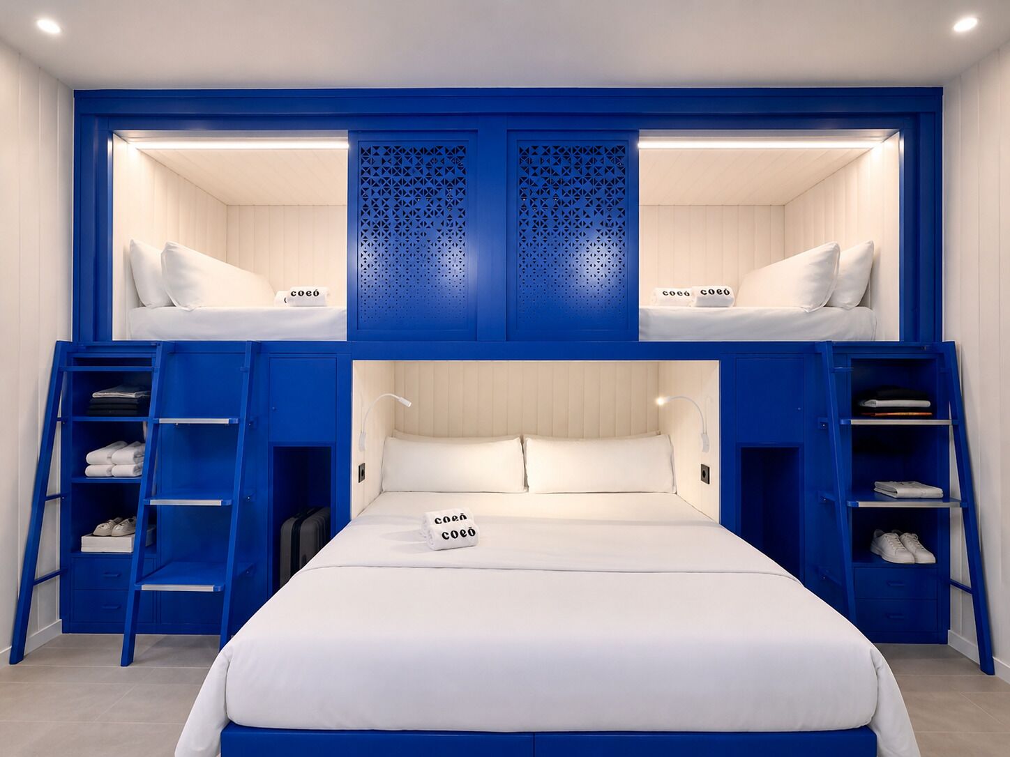 Chambre, salle de bain privée (with Double + Bunk Beds) | Accès au Wi-Fi (inclus)