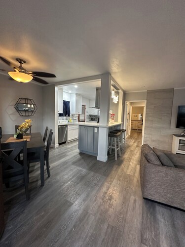 Charming 2-bedroom house in awesome Huntington Beach downtown steps to its beach
