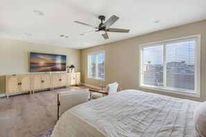 5 bedrooms, desk, iron/ironing board, free WiFi