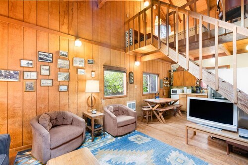 Cabin w/Wood Stove Dog Friendly