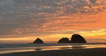 Oceanside w/Views, Dog-Friendly, Gas Stove