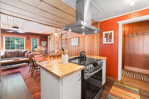 雪櫃、微波爐、焗爐、爐具