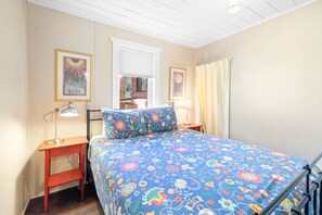 3 bedrooms, iron/ironing board, WiFi, bed sheets - Oceanside w/Views, Dog-Friendly, Gas Stove (Oceanside)